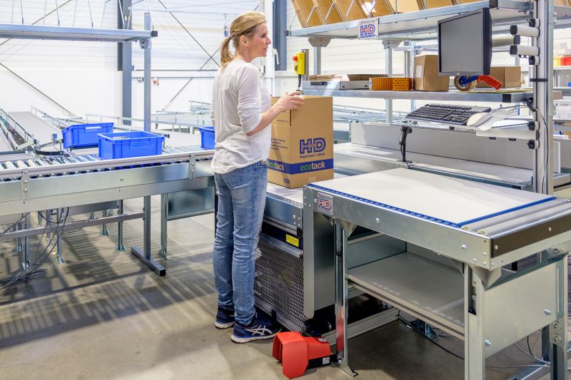 Höhenverstellbarer Packtisch Höhenverstellbarer Packtisch