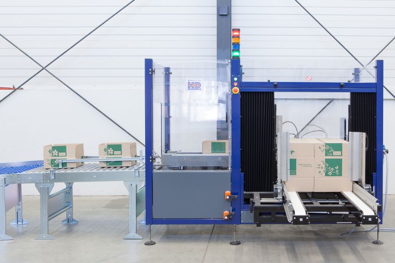 Kartonaufrichter mit großem Kartonmagazin Kartonaufrichter mit großem Kartonmagazin