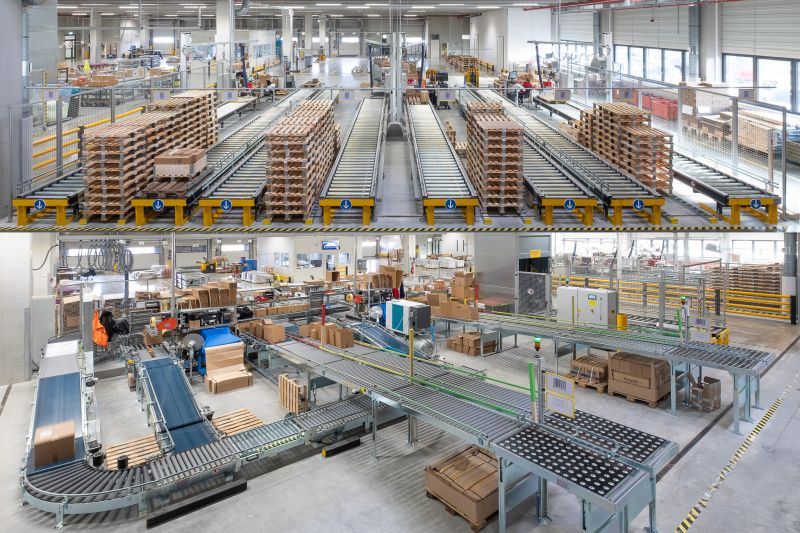 Palettenrollbahnen und Kartonfördertechnik